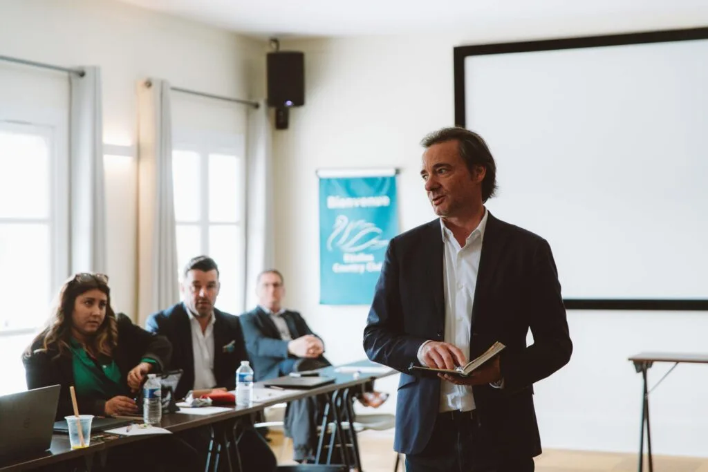 Salle accueillant un comité de direction à Étiolles Country Club