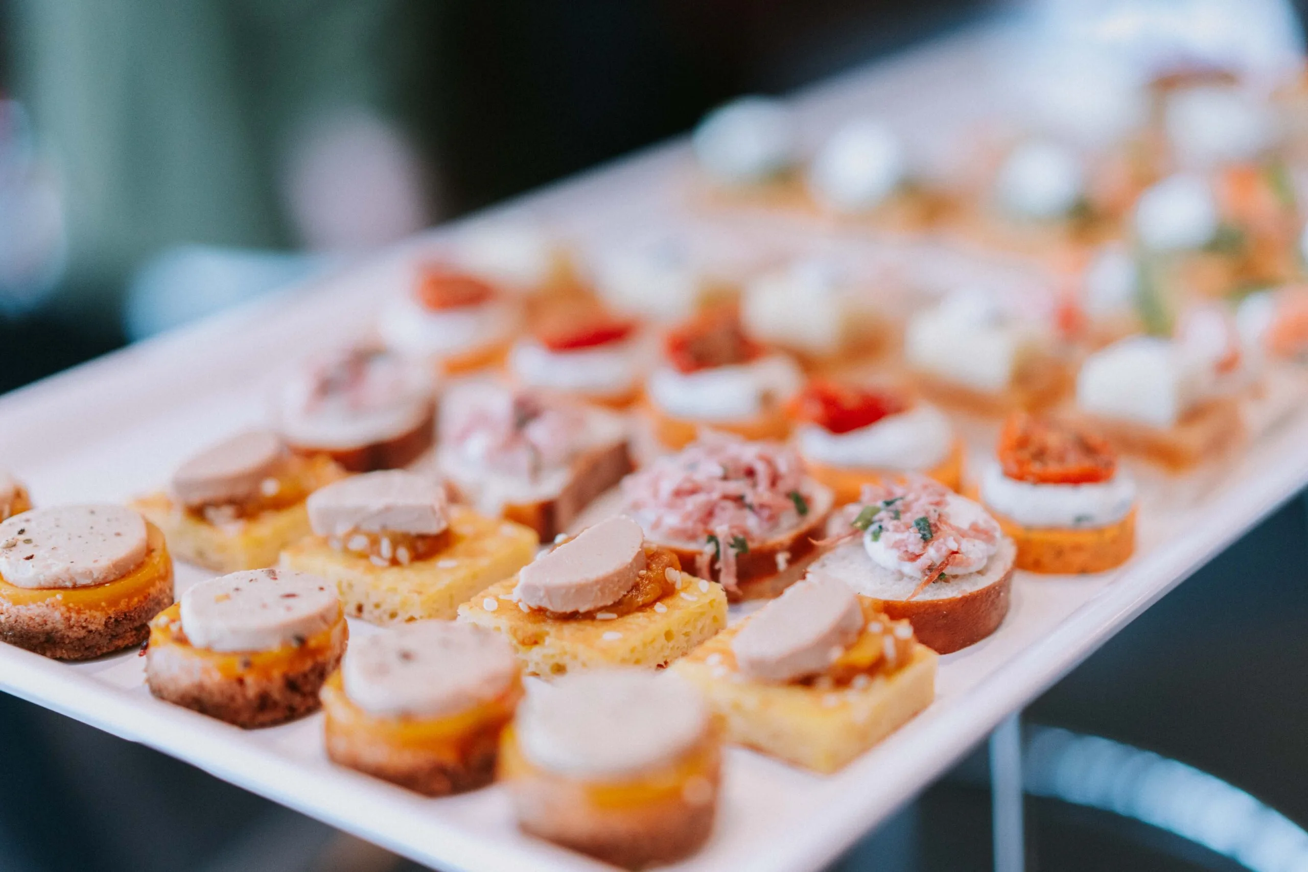 Cocktail de canapés préparé pour un événement