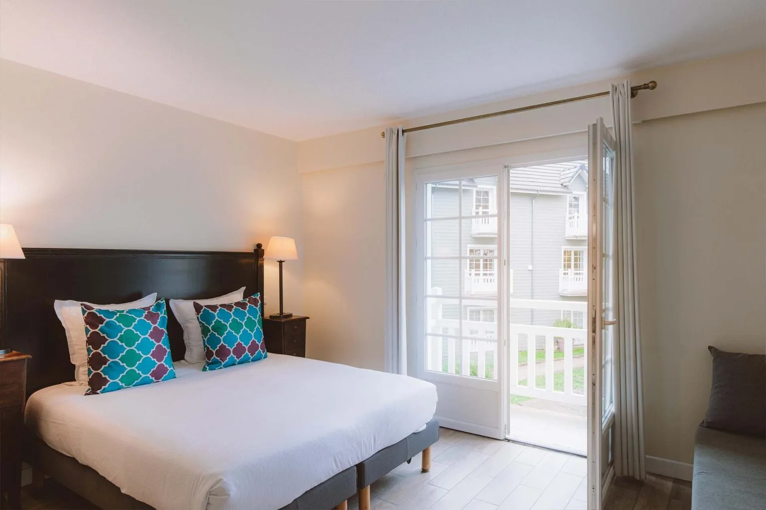 Chambre lumineuse proposée pour un comité résidentiel