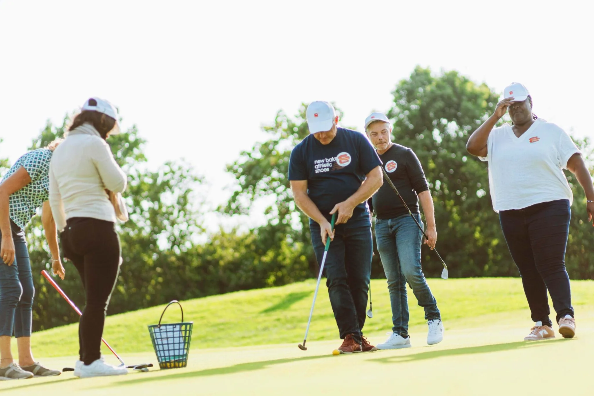 Équipe participant à un Open de golf d’entreprise