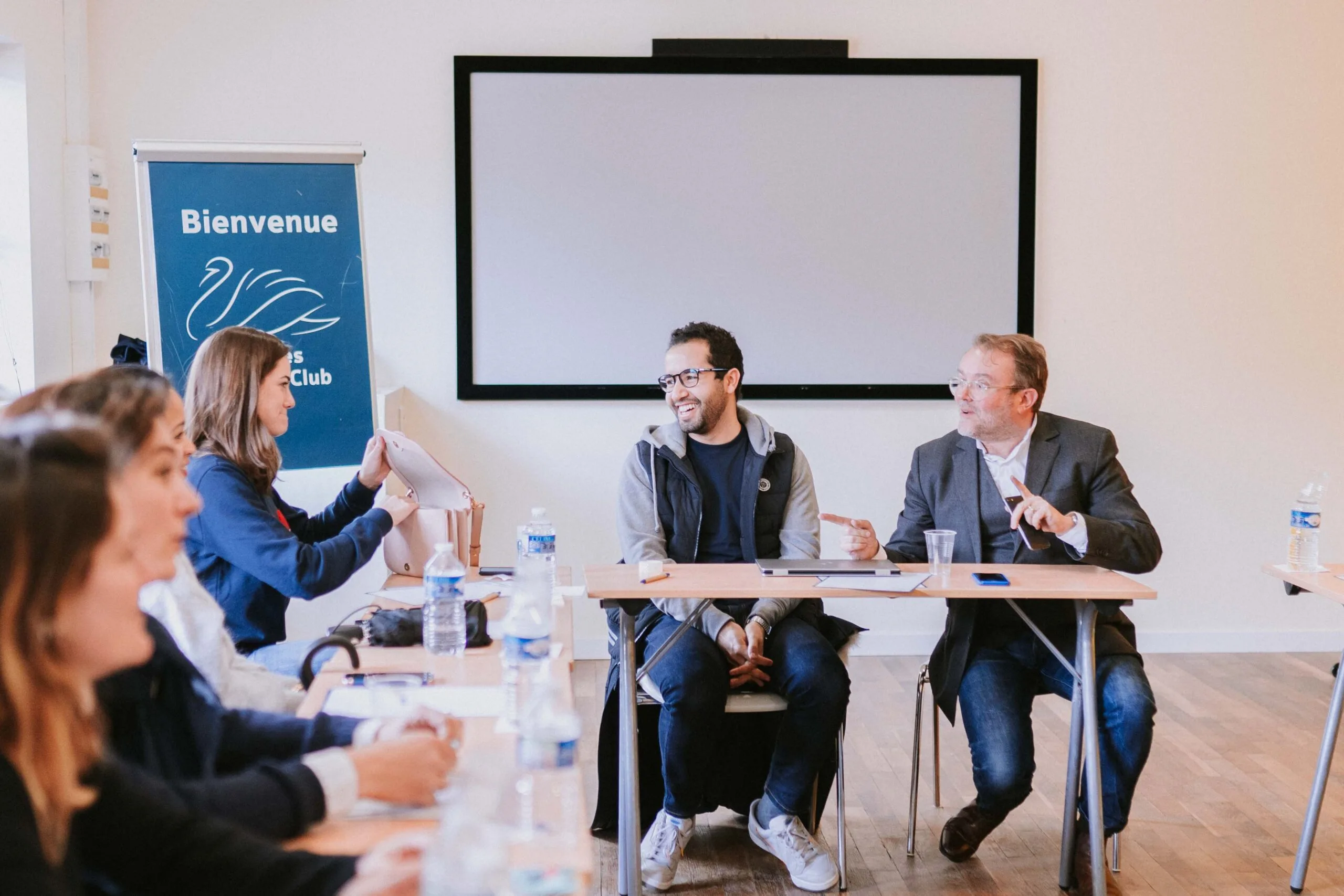 Participants réunis pendant un séminaire
