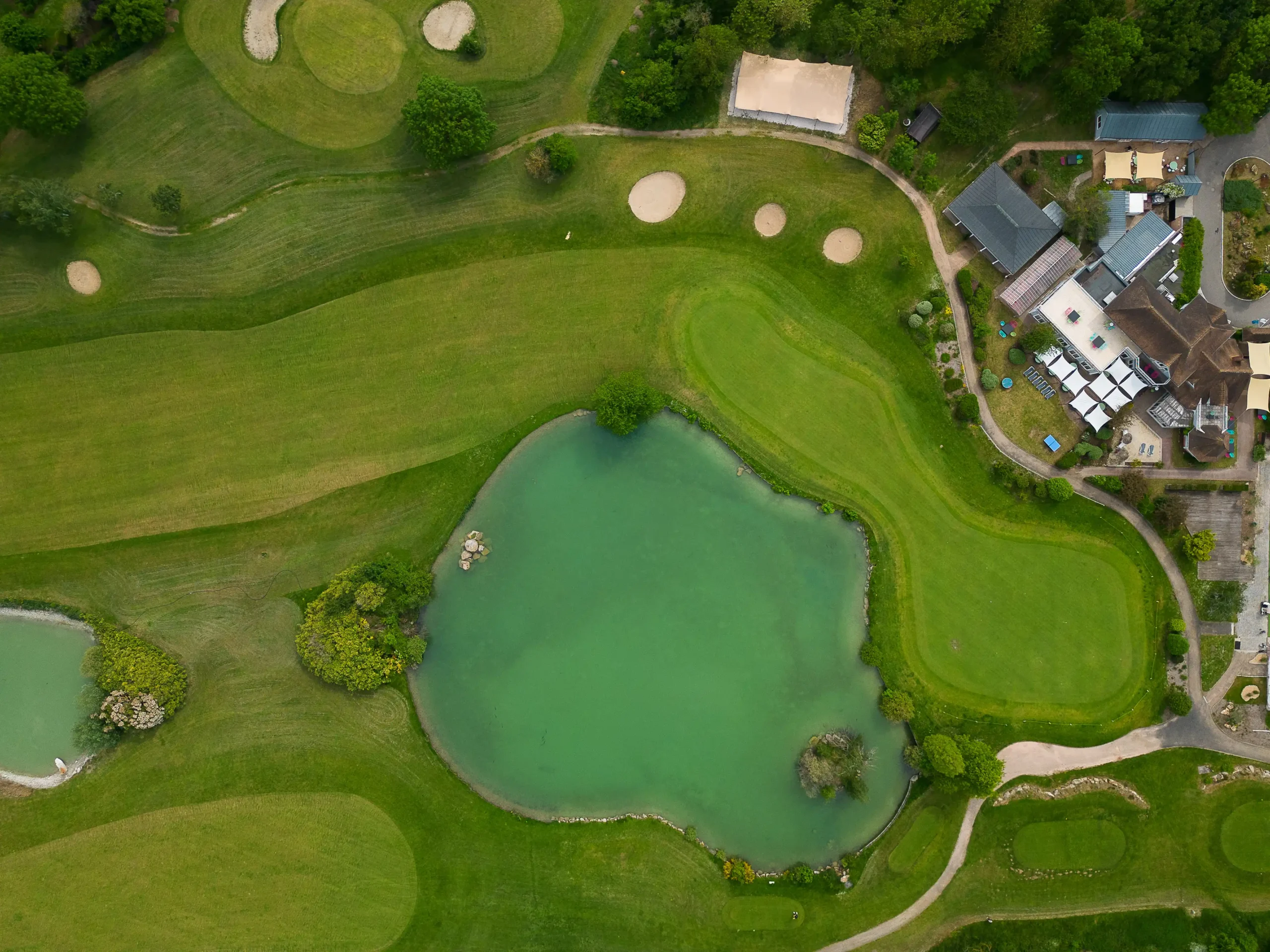 Vue aérienne du domaine au cœur de la nature